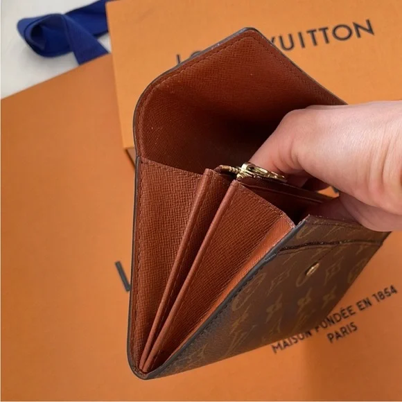 Traded  LOUIS VUITTON SARAH MONOGRAM WALLET AUTH & CHAIN LAST CHANCE - Picture 10 of 15